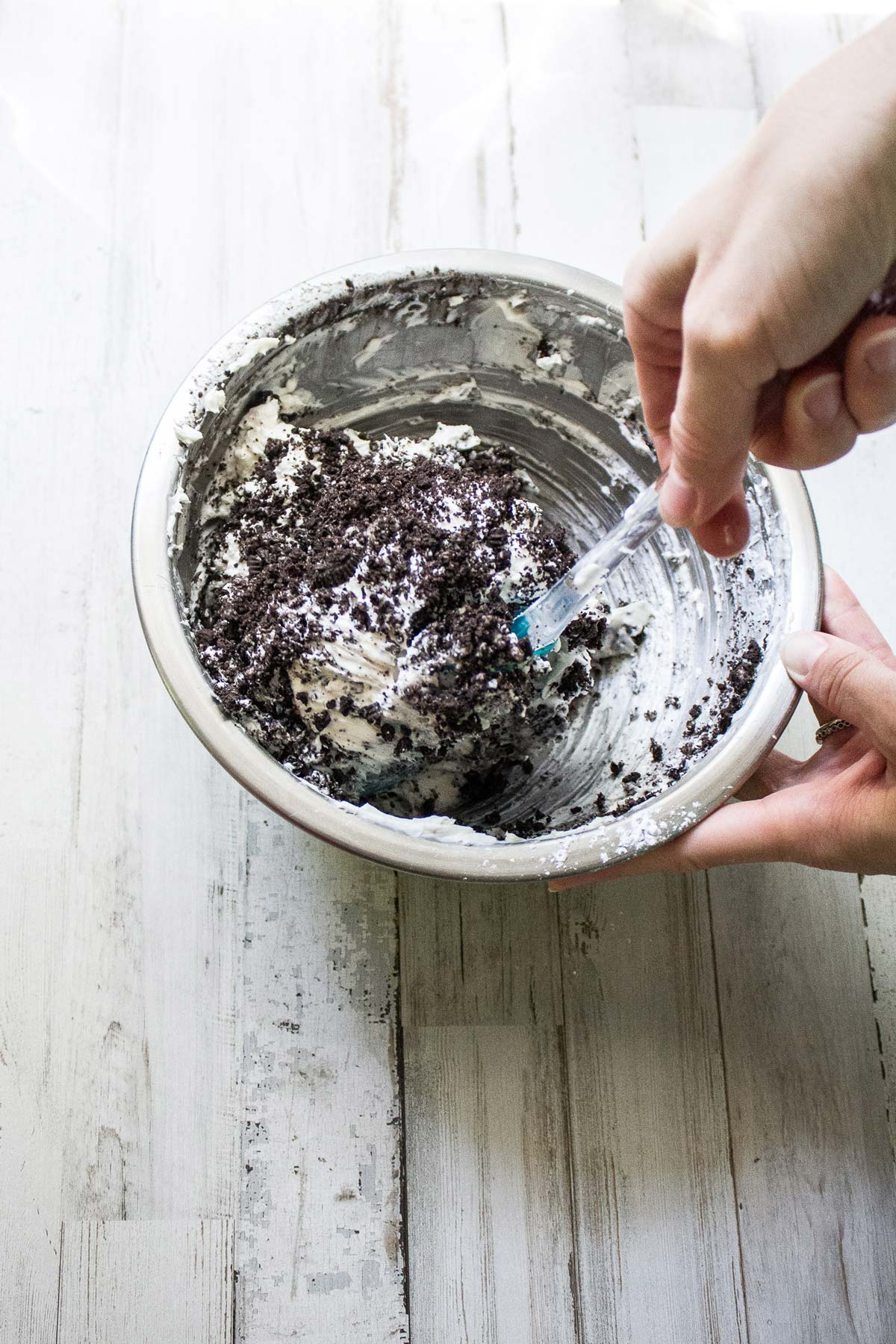 When people tell me that healthy tastes like cardboard and that gluten free surely can’t be fun to eat, I think of this easy gluten-free no-bake Oreo pie and laugh. Because no one will know this no bake dessert is gluten free, and it is most certainly FULL of chocolatey goodness flavor. You don’t even have to pre-heat the oven - just whip this together and you can have it ready for anytime! #glutenfreerecipes #dessertrecipes #nobakerecipes #recipeswaps