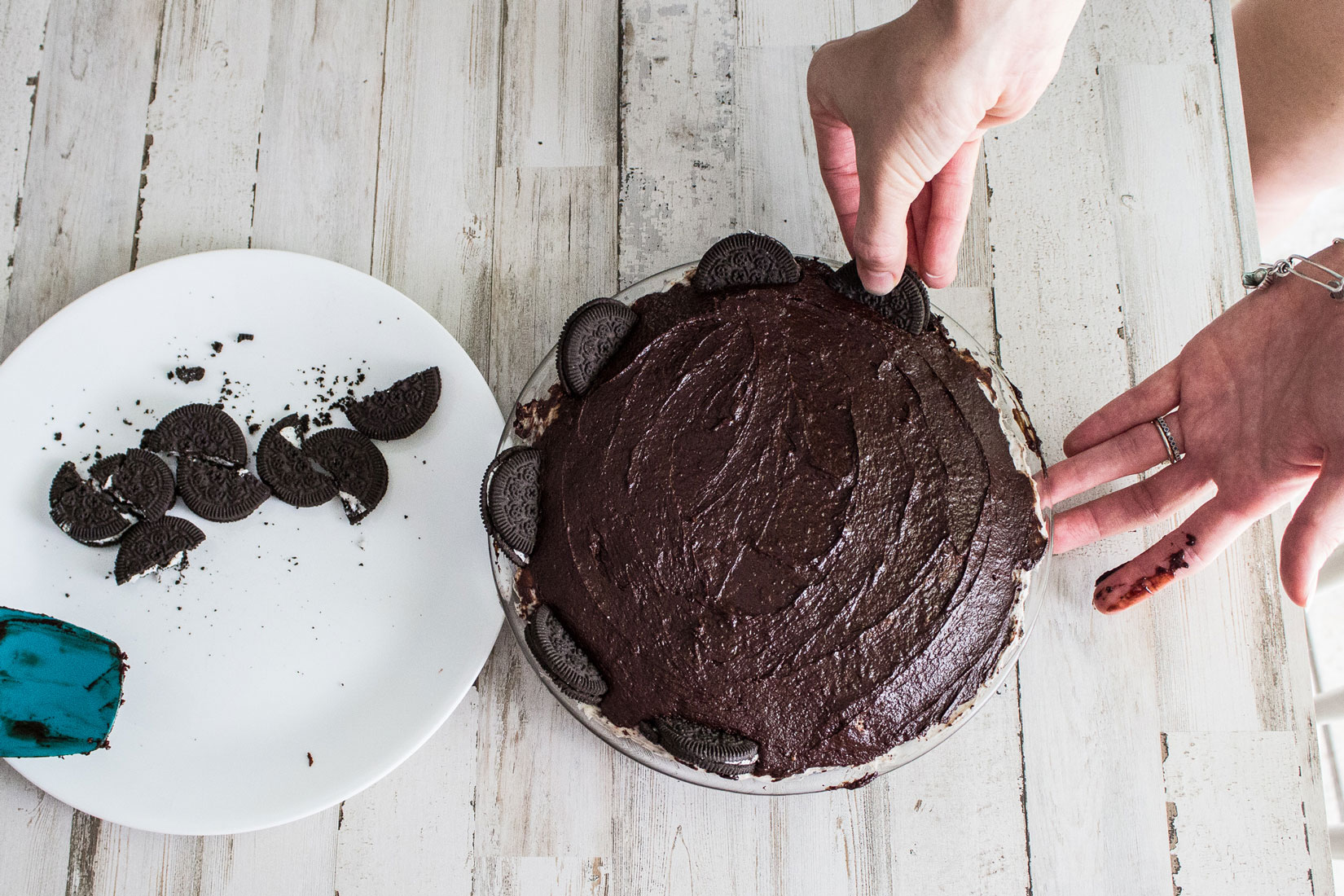 When people tell me that healthy tastes like cardboard and that gluten free surely can’t be fun to eat, I think of this easy gluten-free no-bake Oreo pie and laugh. Because no one will know this no bake dessert is gluten free, and it is most certainly FULL of chocolatey goodness flavor. You don’t even have to pre-heat the oven - just whip this together and you can have it ready for anytime! #glutenfreerecipes #dessertrecipes #nobakerecipes #recipeswaps