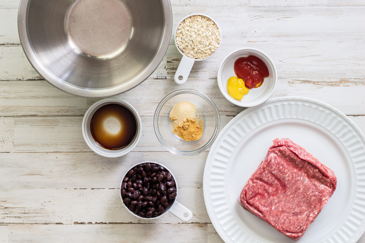 Guess what? You can enjoy healthy comfort foods like salisbury steak and gravy! With a few secret ingredients, you can whip up easy gluten free recipes for dinner that the whole family will love. #glutenfreerecipes #healthymeals #easydinners #easyhealthyrecipes #salisburysteak